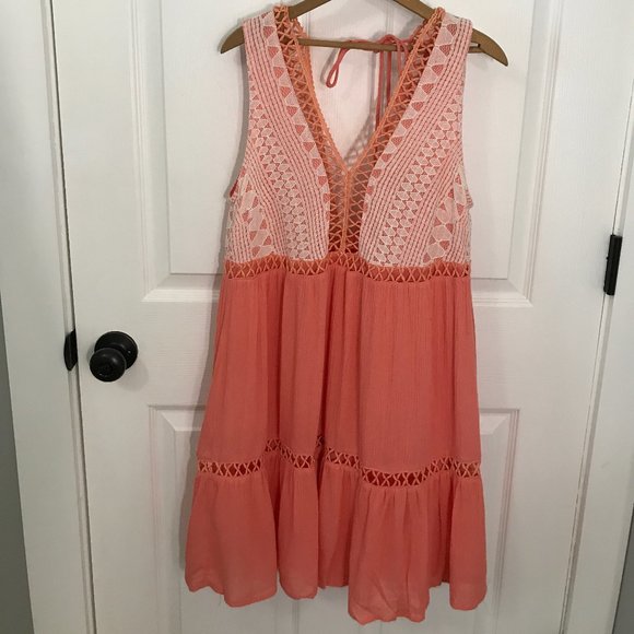 V neck dress with lace - Picture 3 of 7